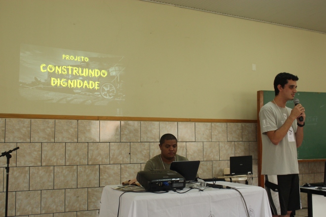 Rafael Oliveira apresentando o projeto ''Construindo Dignidade'', do MJD-SP