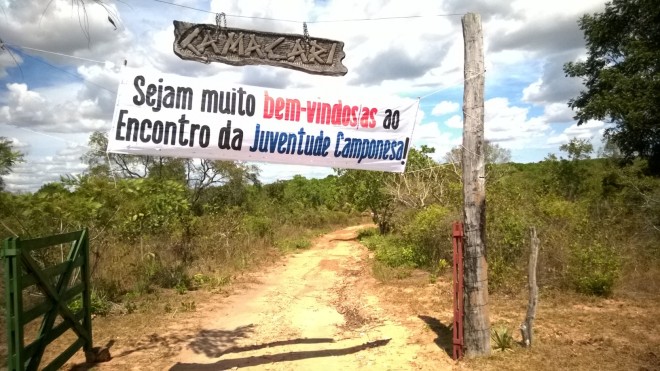 Faixa de acolhida é estendida na entrada da chácara da CPT em Araguaína (TO), onde será realizado o encontro.